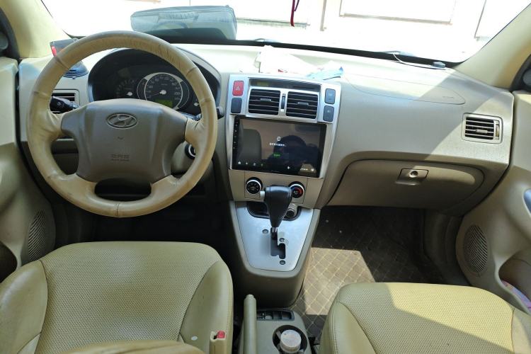 Used Hyundai Tucson 2009 2.0L Automatic Two-Wheel Drive with Sunroof Center Console