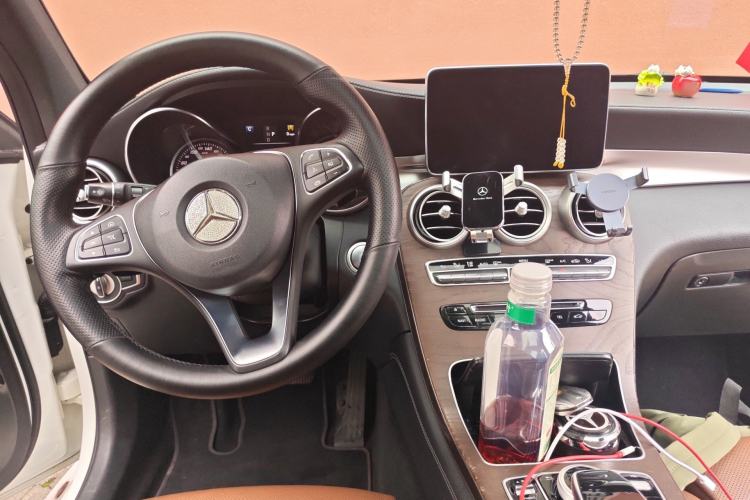 Used Mercedes-Benz GLC 2017 GLC 300 4MATIC Luxury Model Center Console