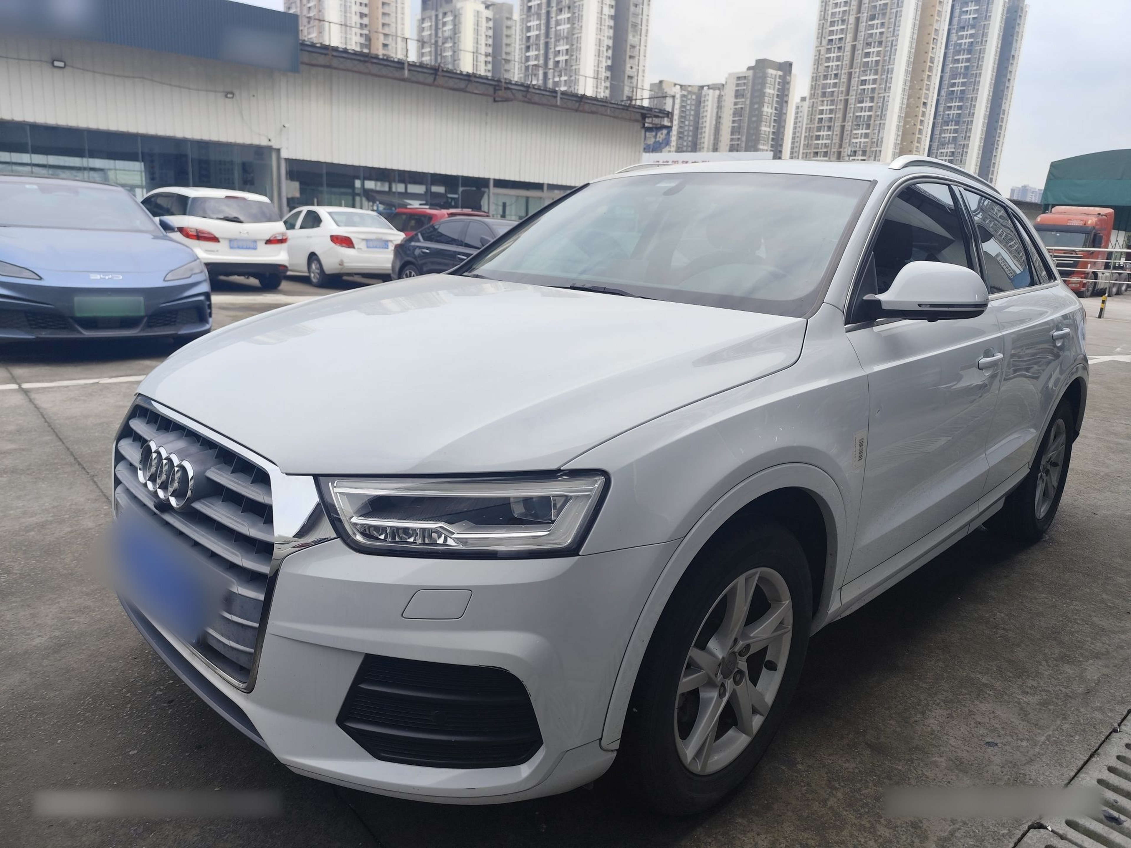 Под передней частью автомобиля