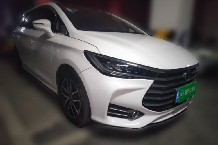 Used BYD Song MAX 2017 1.5T Automatic Smart Connect Elite 7-Seater Front Right 45 Deg