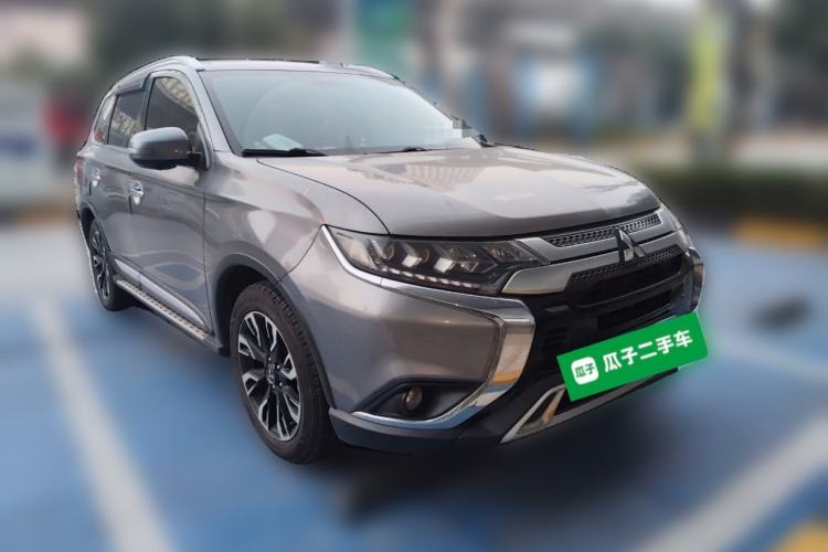 Used Mitsubishi Outlander 2019 2.4L 4x4 Zhi Xiang Edition 7 Seats China V Emission Standard