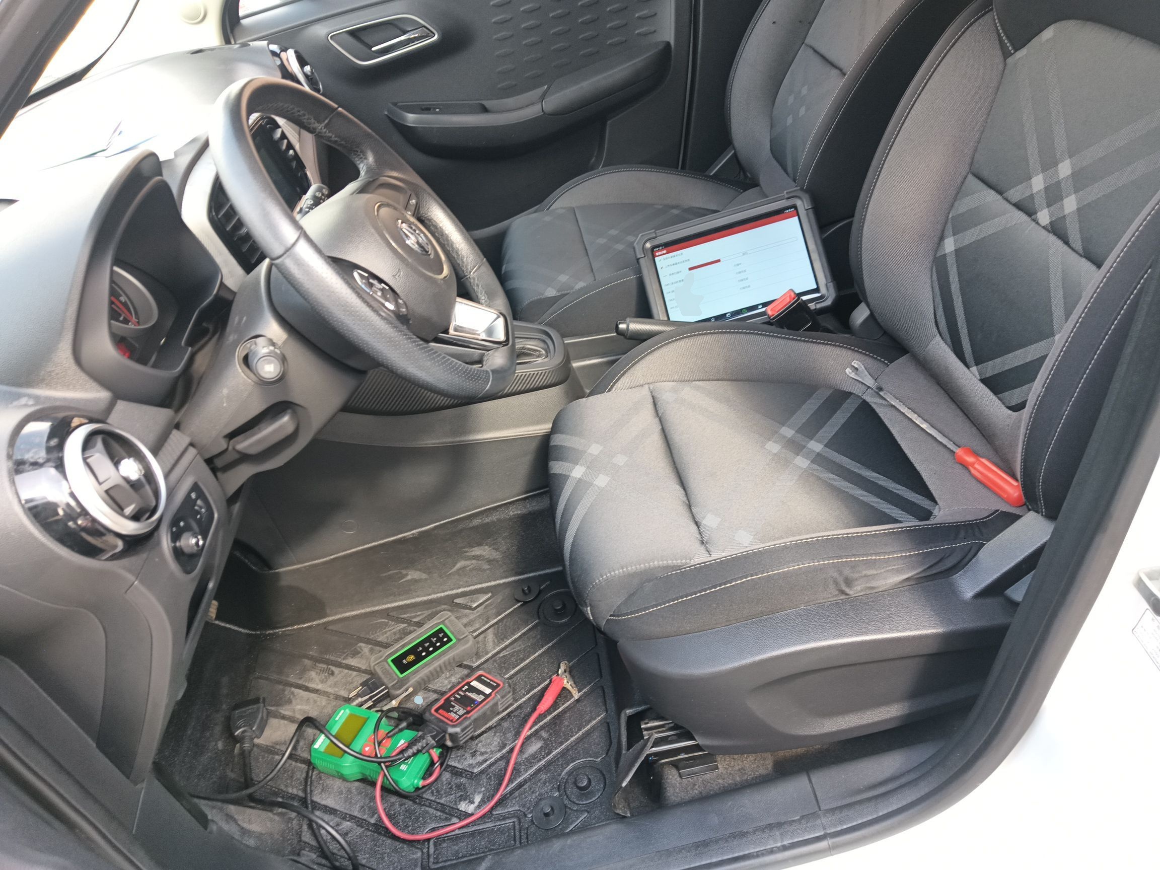 المقاعد الأمامية داخل السيارة