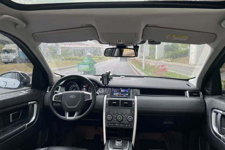 Used Land Rover Discovery Sport 2016 2.0T HSE Interior 6