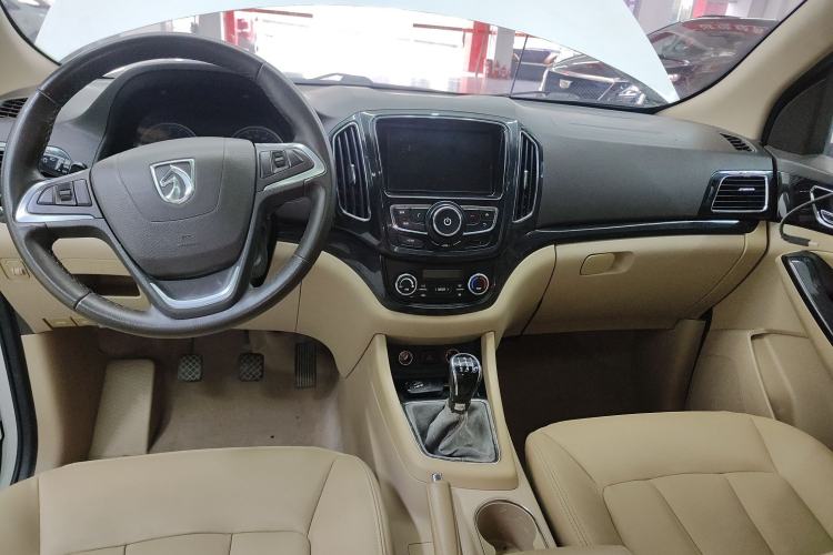 Used Baojun 730 2014 1.5L Manual Luxury Navigation ESP Version 7 Seats