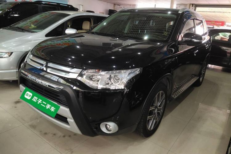 Used Mitsubishi Outlander 2014 2.4L 4x4 Deluxe Value Edition 7 Seats