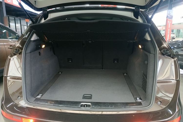 Used Audi Q5 2017 Plus 40 TFSI Technology Model Trunk