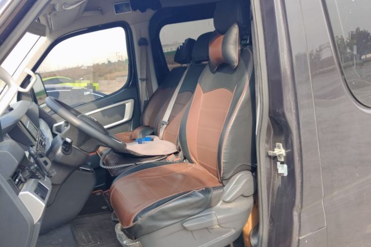 Used Dongfeng Yufeng Yufeng 2023 V9+ 2.0T Manual Front-Wheel-Drive Multi-Function Mid-Roof Van with 7/8/9 Seats
