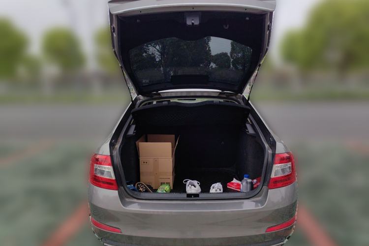 Used Skoda Octavia 2016 1.6L Manual Smart Drive Version Trunk