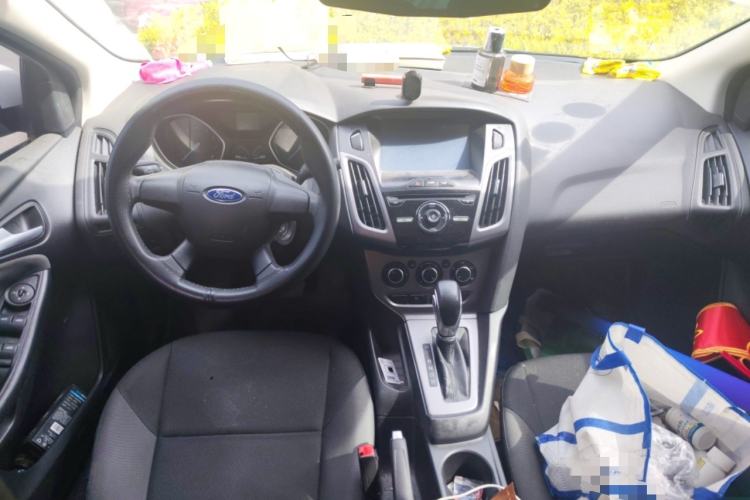 Used Ford Focus 2012 Hatchback 1.6L Automatic Comfort Model Center Console