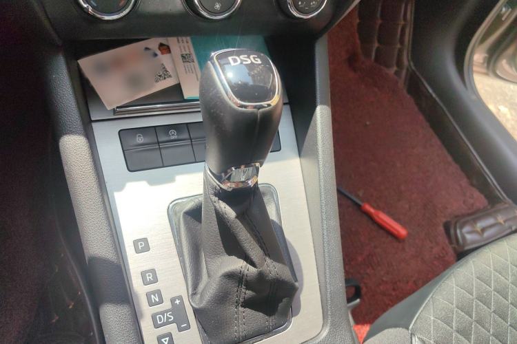 Used Skoda Octavia 2018 TSI230 DSG Luxury Edition Gear Lever