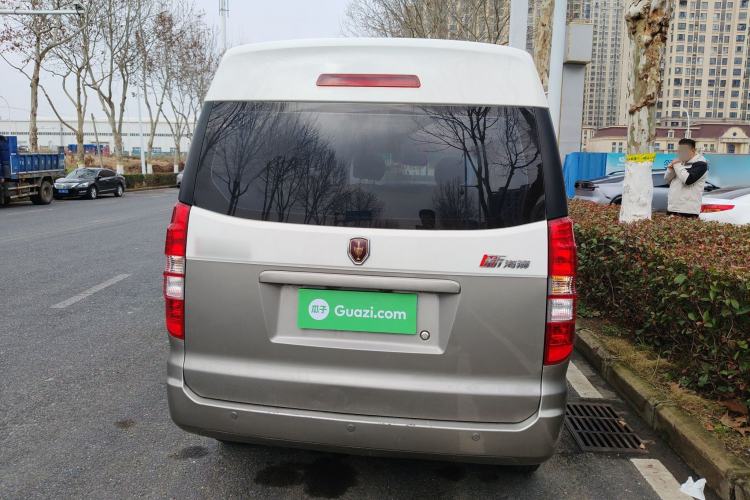 Used Jinbei Hiace X30 2024 1.5L Wealthy-Style Passenger Van 5/6/7 Seater with Front-Mounted Air Conditioning