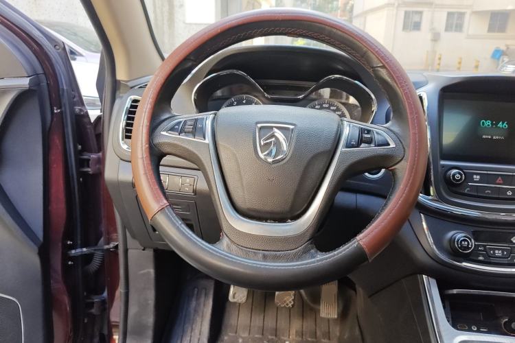 Used Baojun 560 2015 1.8L manual luxury version