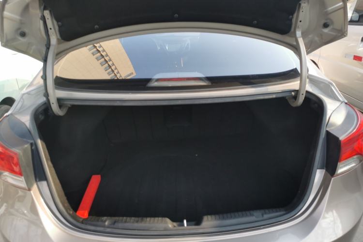 Used Hyundai Elantra (5th Generation / Langdong) 2015 1.6L Automatic Leading Model