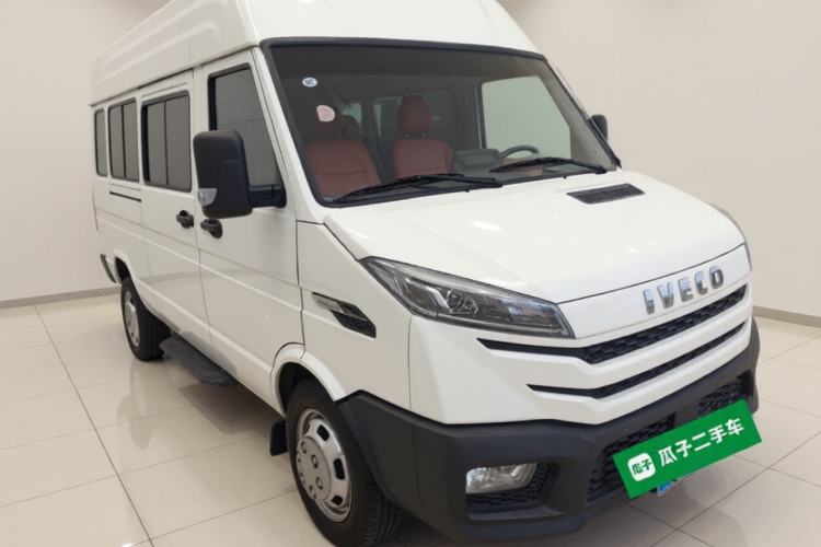 Used Iveco Daily 2023 2.5T A37M1 Long Wheelbase Mid-Roof Dual-Tire Side-Sliding Doors 5-9 Seats
