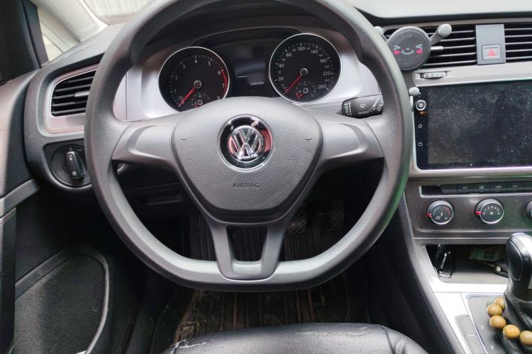 Used Volkswagen Golf 2016 1.6L Automatic Fashion Model Steering Wheel