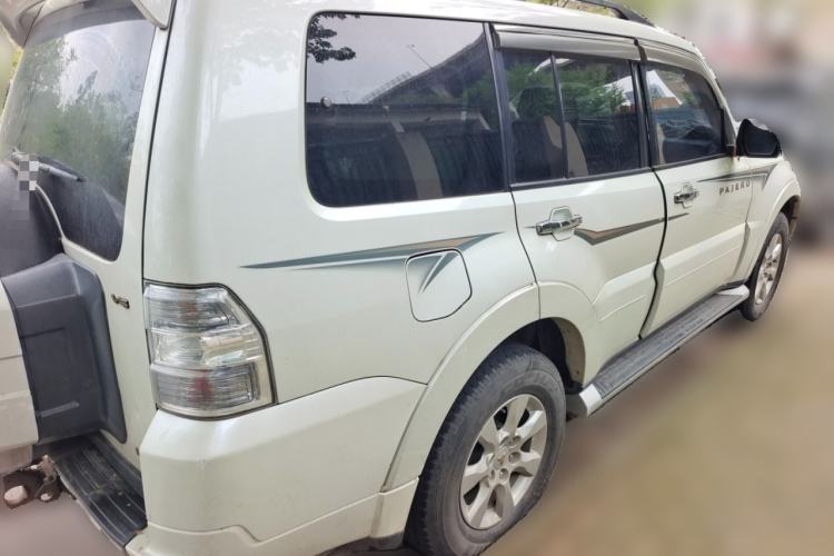 Used Mitsubishi Pajero 2014 3.0L Elite Upgrade Edition Rear Right 45 Deg