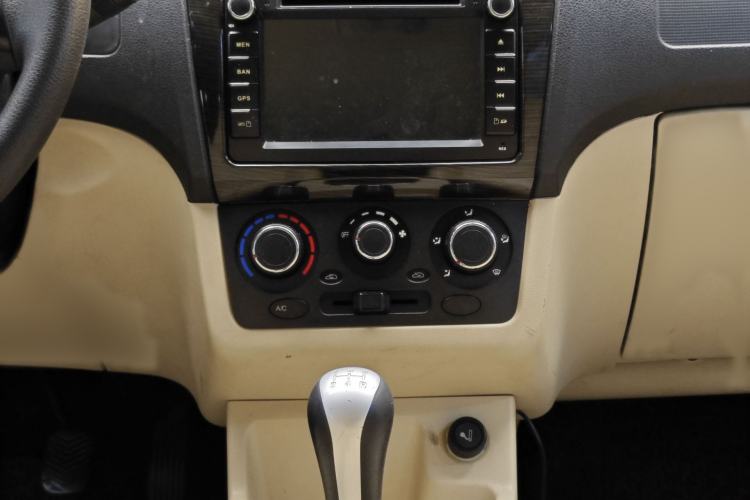 Used Dongfeng Fengon 370 2016 1.5L Manual Standard Edition SFG15-02 7 Seats Interior 8