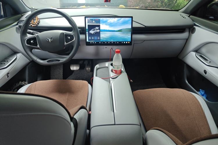 Used ARCFOX Alpha T5 2024 520 PRO Center Console