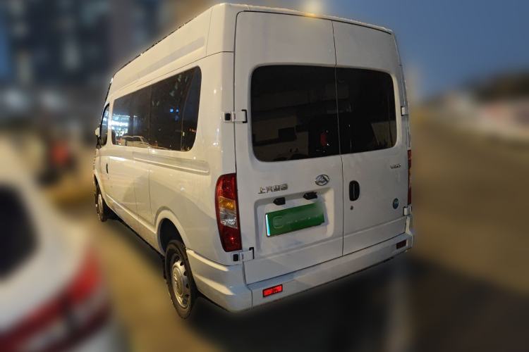 Used SAIC MAXUS Xintu V80 2024 Aotong Value Edition 6MT Long-Wheelbase Mid-Roof Model with 127 Ps Available in 6/7/8/9-Seater Configurations
