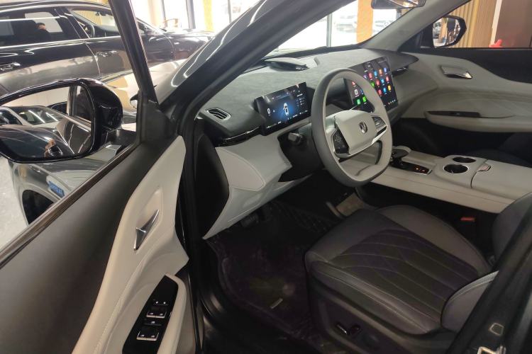 Used Changan UNI-Z New Energy 2024 Blue Whale Smart Electric iDD 125km Beyond Edition