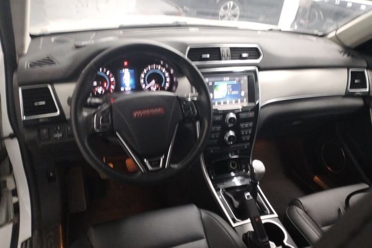 Used Haval H2 2014 1.5T Manual Two-Wheel Drive Elite Edition Center Console