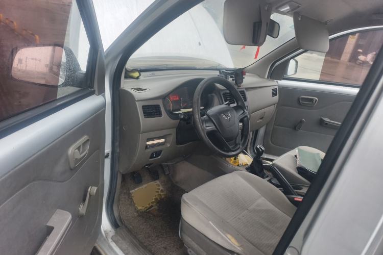 Used Wuling Rongguang V 2016 1.5L Practical Version Driver Seat