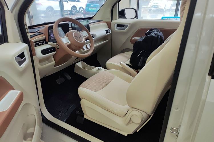 Used Wuling Hongguang MINIEV 2024 3rd Generation 215km Advanced Version Left Front Seat