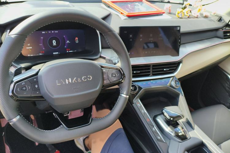 Used Lynk & Co 06 2021 1.5T Shero Pink Special Edition