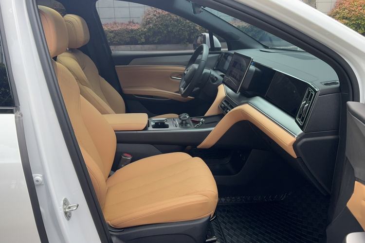 Used BYD Song L DM-i 2024 112 km Leading Edition Right Front Seat