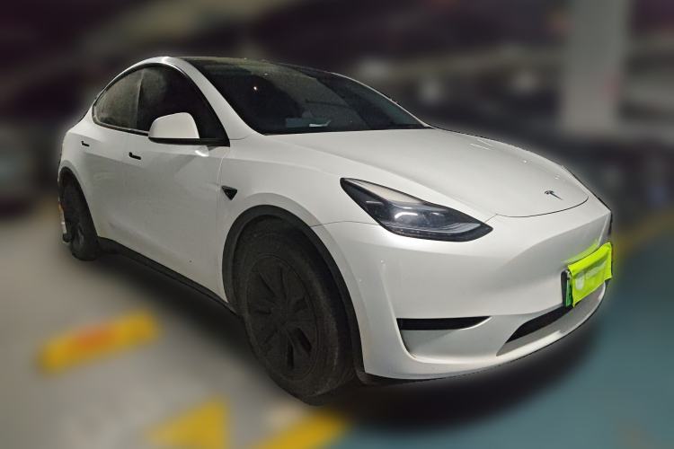 Used Tesla Model Y 2024 Rear-Wheel-Drive Version Front Right 45 Deg