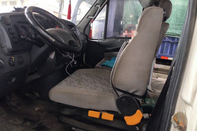 Used Iveco Turin 2009 2.8T-V36 Base Version Left Front Seat