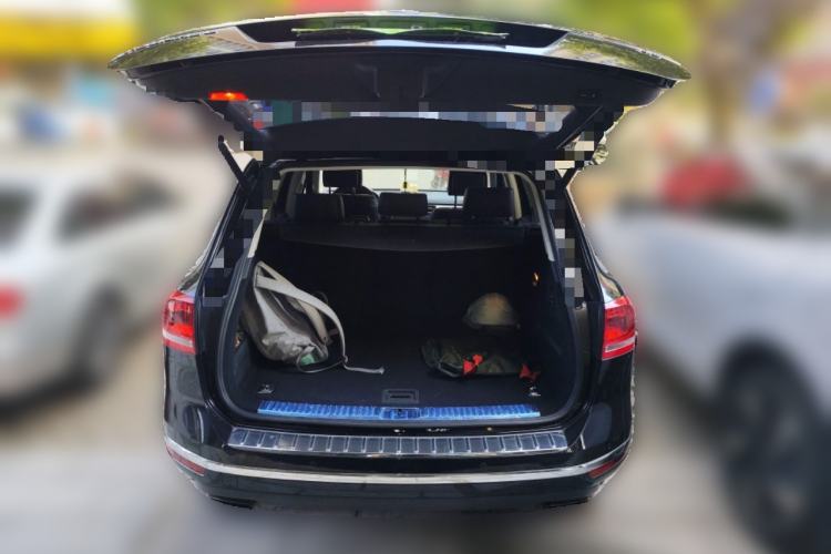 Used Volkswagen Touareg 2017 3.0 TSI Touareg Model Trunk