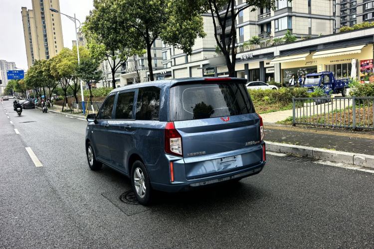 Used Wuling Hongguang PLUS 2019 1.5T Manual Comfort Version 7 Seats
