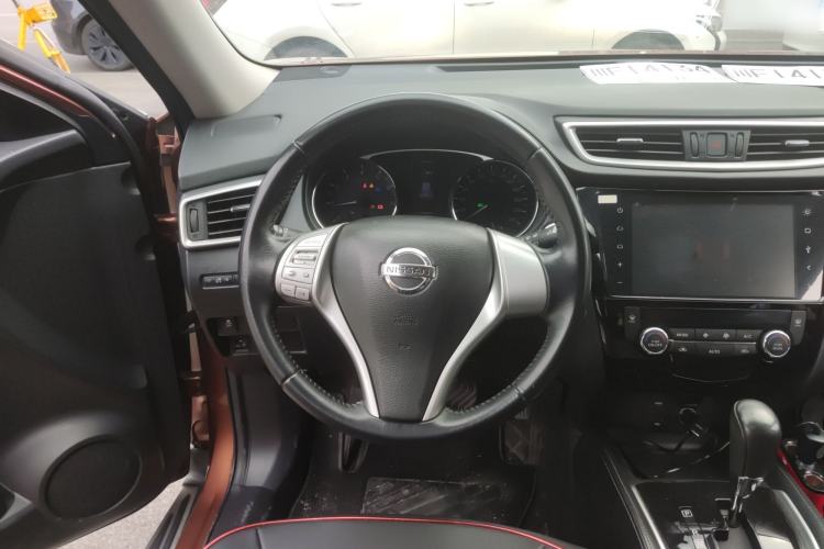 Used Nissan X-Trail 2015 2.0L CVT Comfort MAX Edition 2WD Steering Wheel
