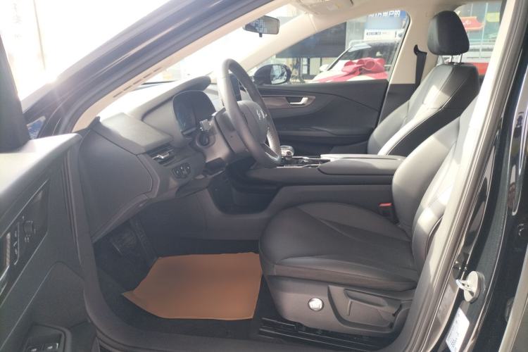 Used Hongqi E-QM5 2022 431 km Charge & Enjoy Edition
