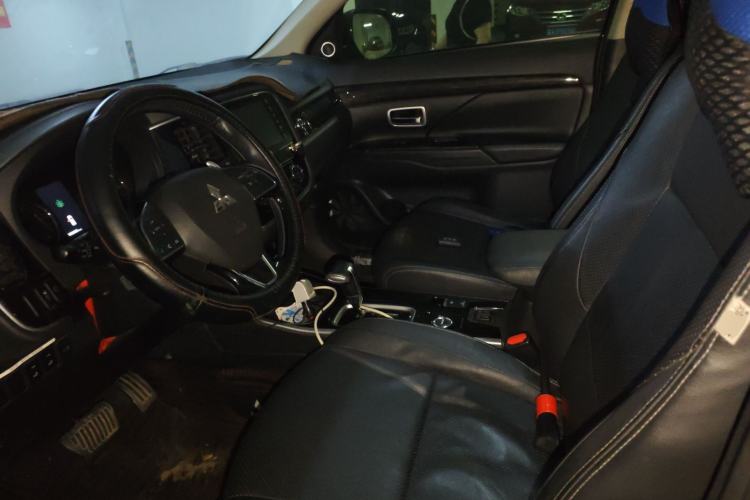 Used Mitsubishi Outlander 2018 2.4L 4x4 Elite Edition 5 Seats Left Front Seat