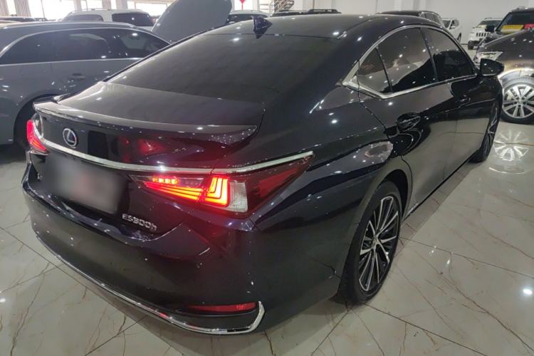 Used Lexus ES 2022 300h Deluxe Edition
