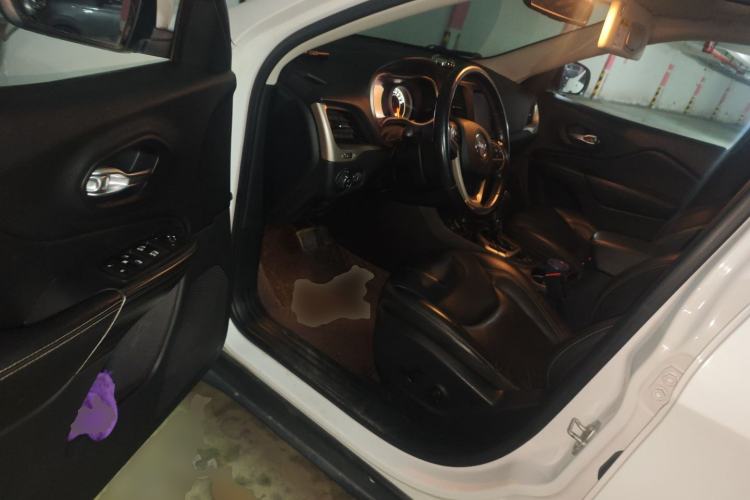 Used Jeep Cherokee 2017 2.0L Superior Edition