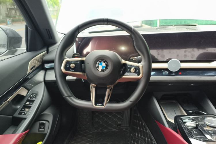 Used BMW 5 Series 2024 530Li Luxury Edition M Sport Package Steering Wheel