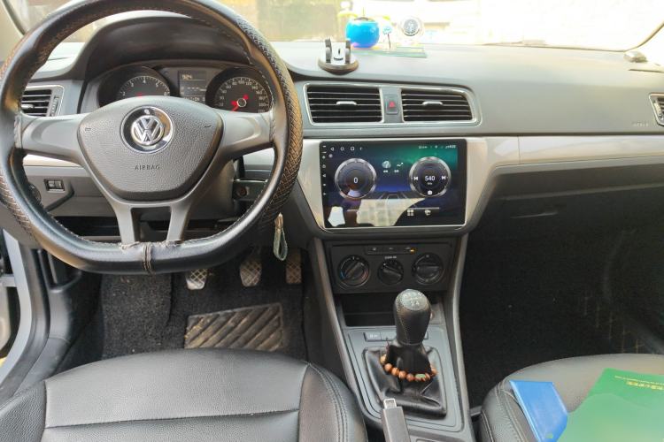 Used Volkswagen Lavida 2015 1.6L Manual Fashion Edition Center Console