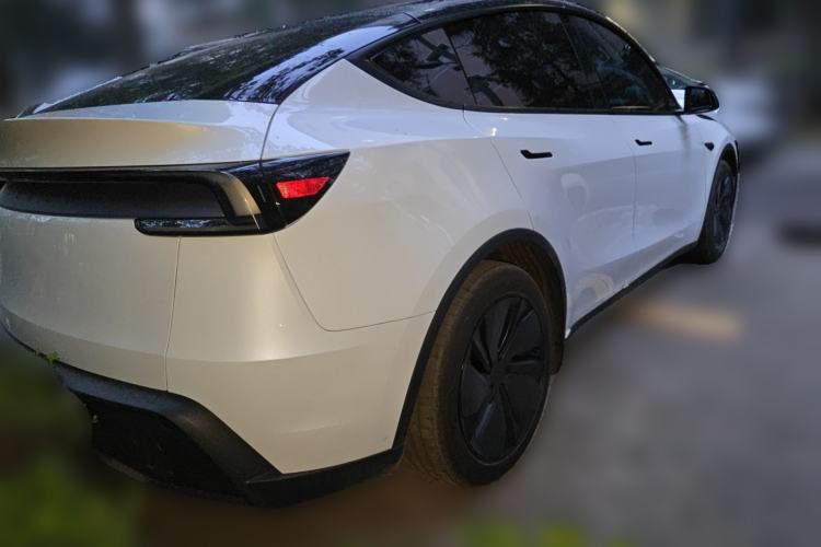 Used Tesla Model Y 2025 Rear-Wheel-Drive Version