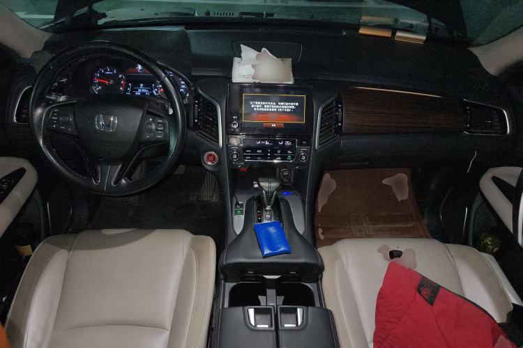 Used Honda Avancier 2017 240TURBO Two-Wheel Drive Premium Edition Center Console