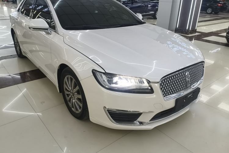 Used Lincoln MKZ 2018 2.0T Premium Edition Front Right 45 Deg