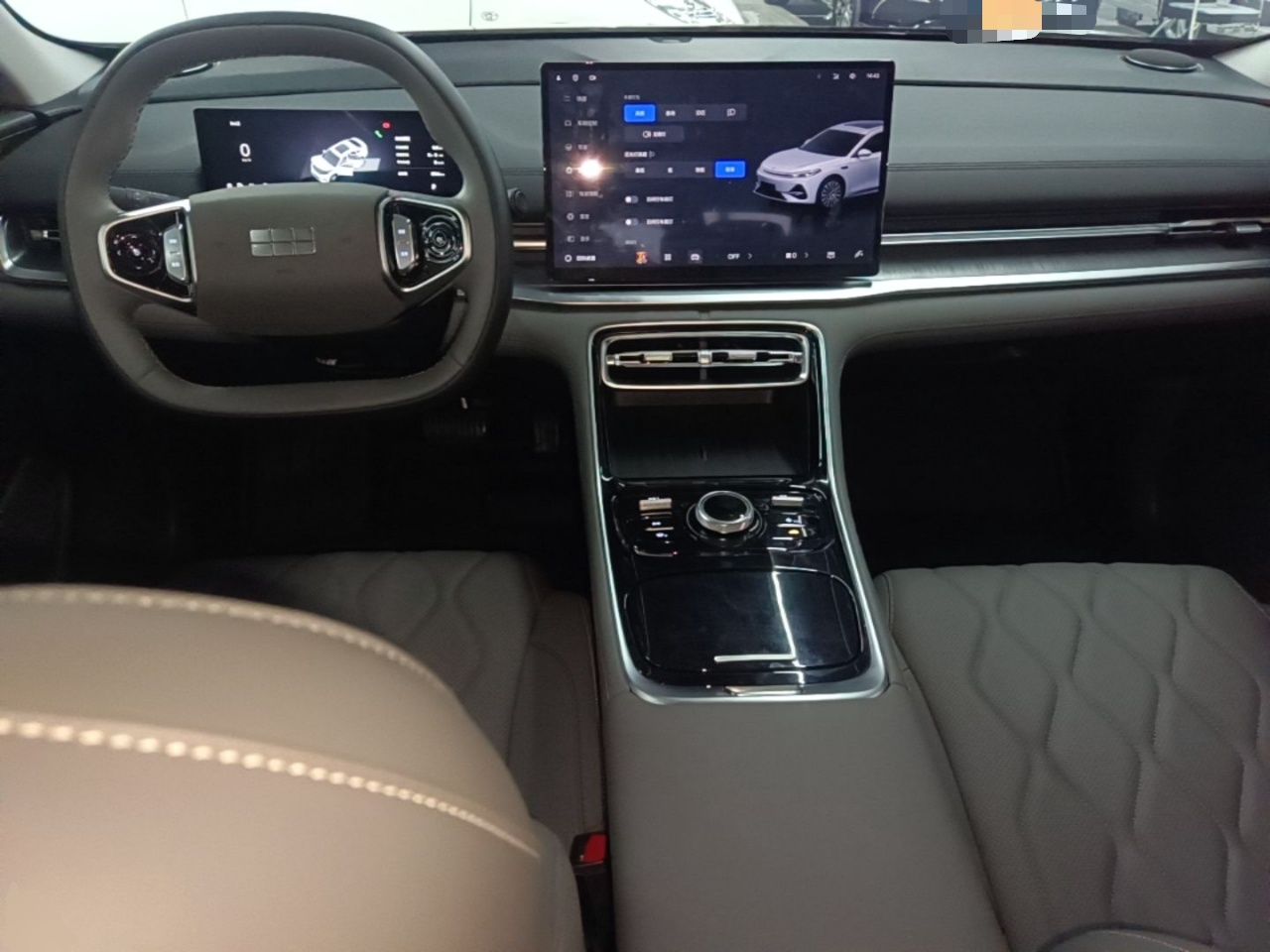 Geely Galaxy A7 2025 Model EM-i 70km Luxury Edition — снимка 12
