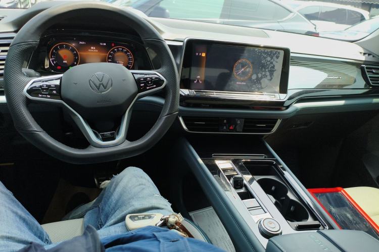 Used Volkswagen Teramont X 2023 530 V6 Four-Wheel Drive Qingyun Limited Edition Center Console