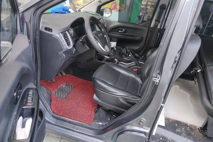 Used Jinbei Gold Hiace M Classic 2023 1.5L Travel Lion Passenger Vehicle 5/6/7 Seats
