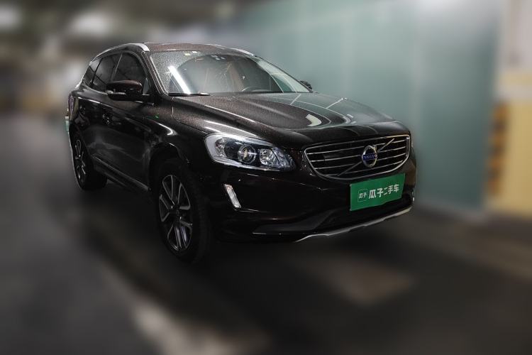 Used Volvo XC60 2017 T5 AWD Smart Upgrade Edition Front Right 45 Deg