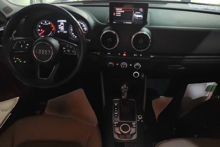 Used Audi A3 2019 Sportback 35 TFSI Fashion Edition China VI Emission Standard Center Console