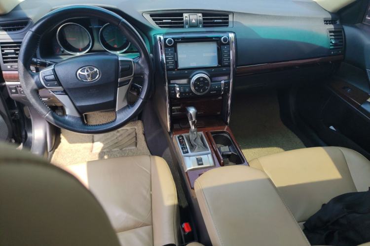 Used Toyota Reiz 2013 2.5V Elite Edition Center Console