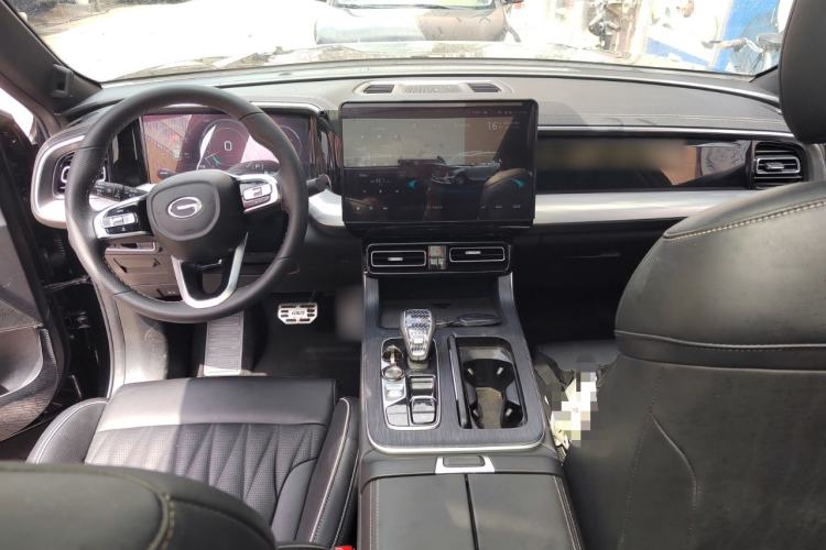 Used GAC Trumpchi GS8 2022 Linghang Series 2.0 TGDI Two-Wheel-Drive Luxury Smart Connectivity Version (7 Seats) Center Console